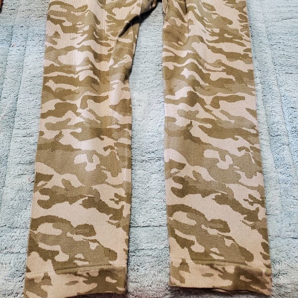 Wonder Nation Girls Green Camouflage Leggings Size Medium - Picture 2 of 3